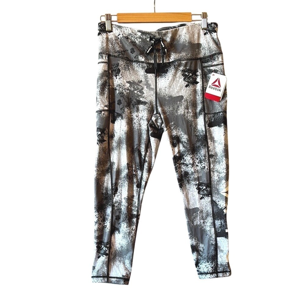 Reebok Quiet Shade Athletic Leggings Capri Pants Wmn's Sz L Over Print Pockets